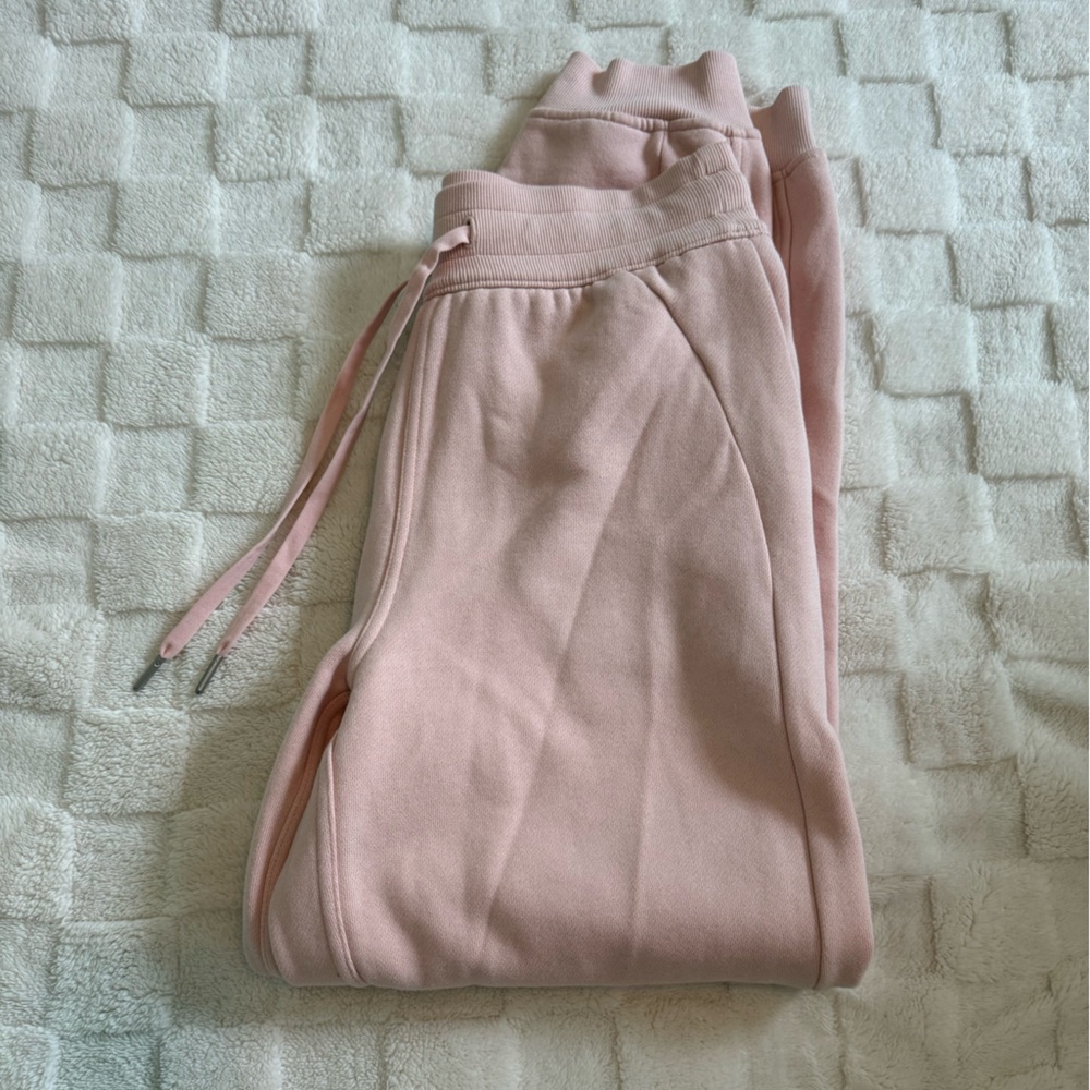*Vintage lulu women’s soft stream sweats: 28”, HR, NEVER WORN